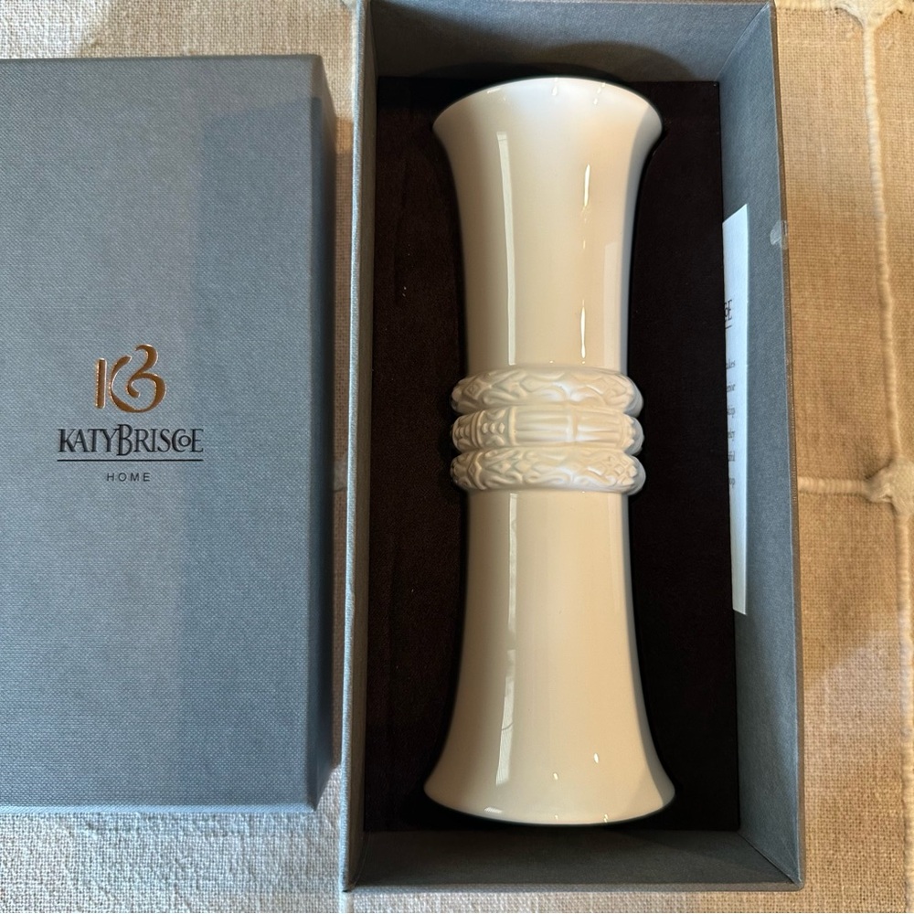 NWT Katy Briscoe | White Bone China Porcelain‎ Bud Vase $195